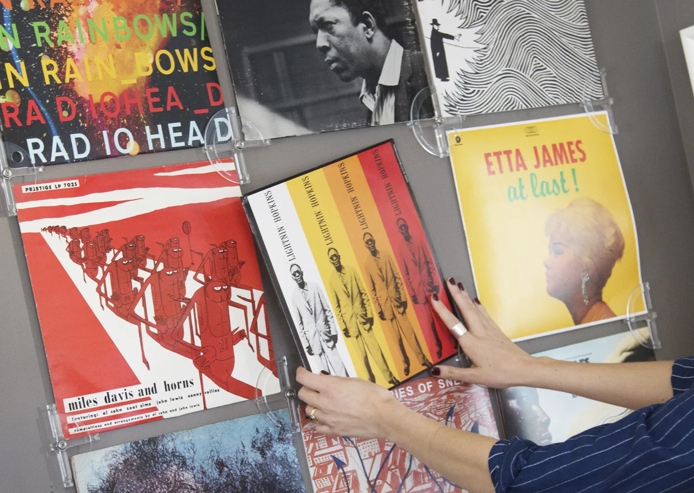 User removing the Lightnin' Hopkins album from Spinmount record collage.