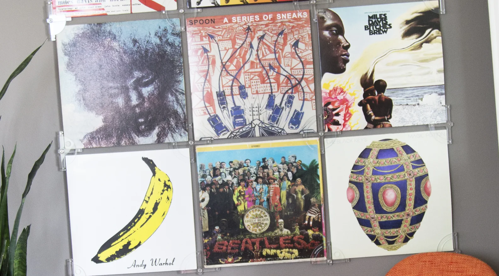 User reaching for Lightnin' Hopkins album from Spinmount album collage.